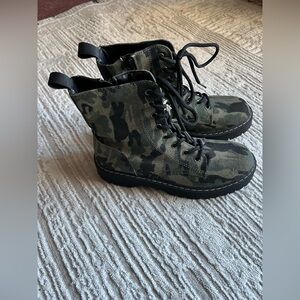 Women’s Camo Lace-Up Combat Boots - Green